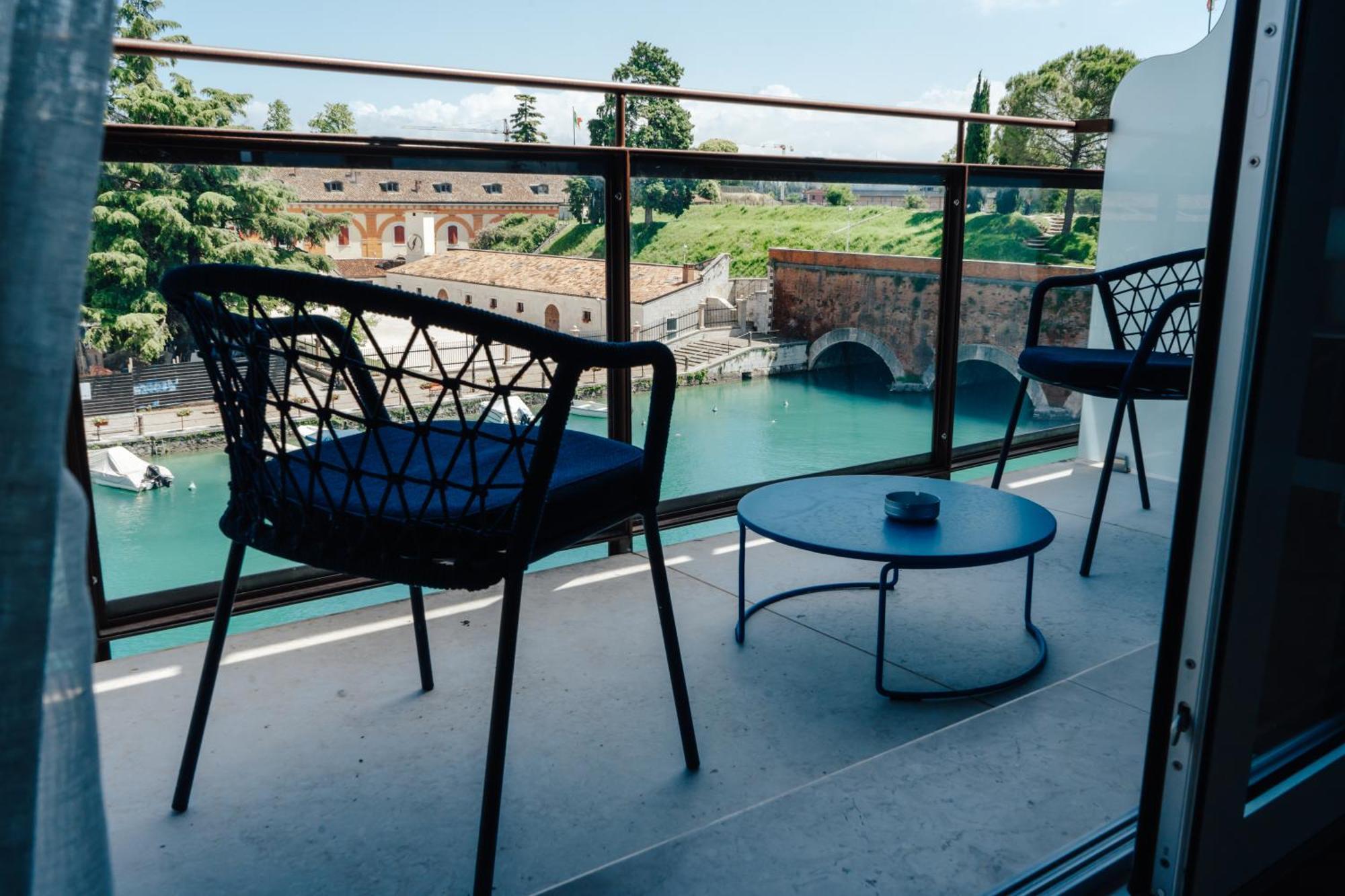 C House Rooms Lake Peschiera del Garda Zewnętrze zdjęcie