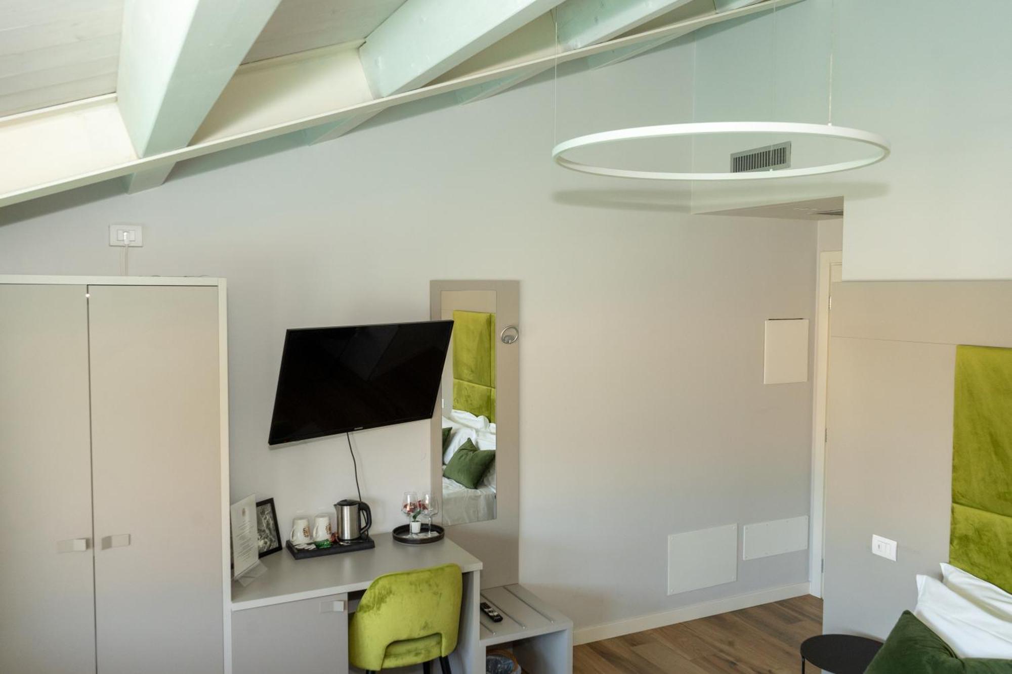 C House Rooms Lake Peschiera del Garda Zewnętrze zdjęcie