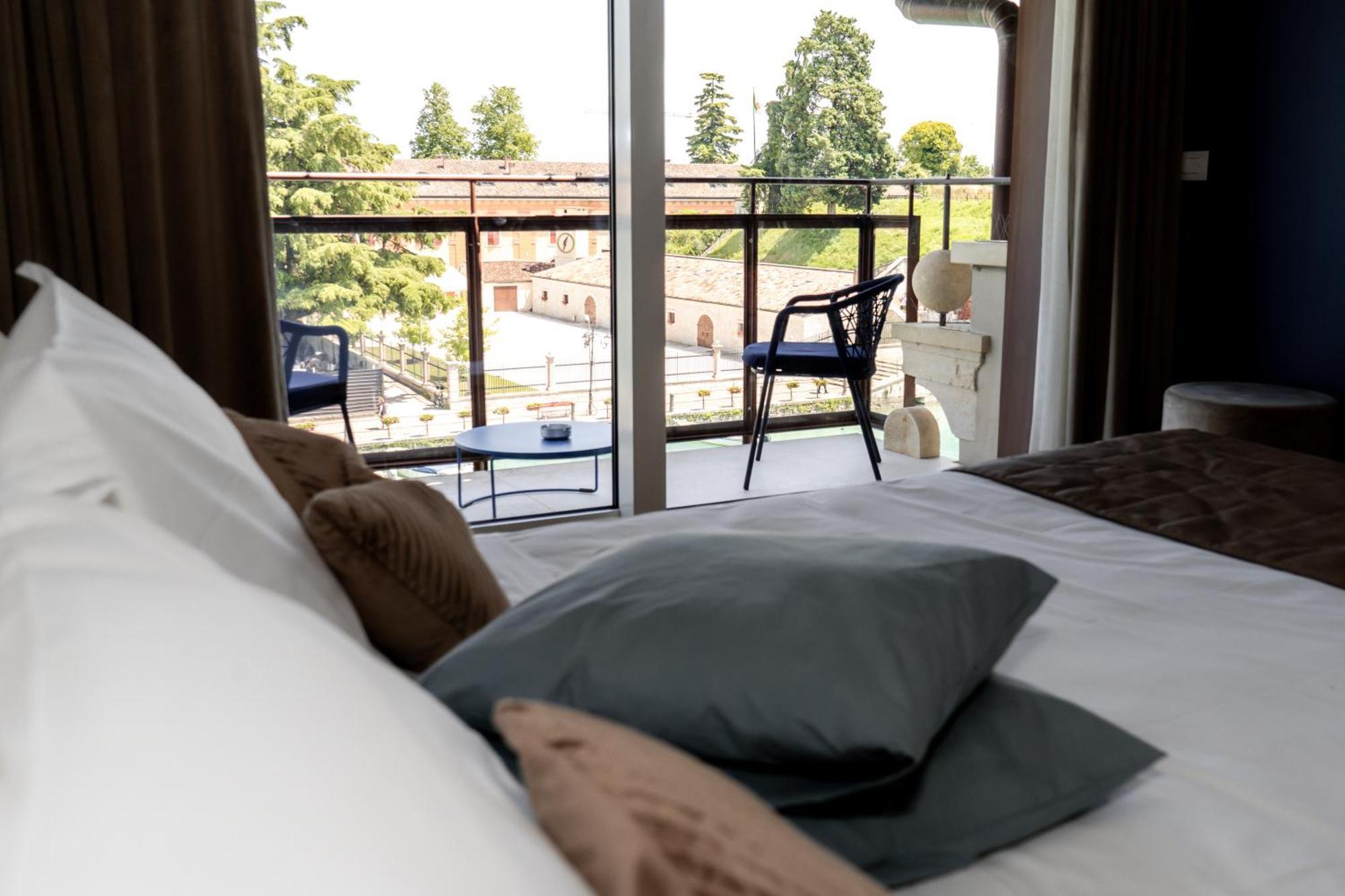 C House Rooms Lake Peschiera del Garda Zewnętrze zdjęcie