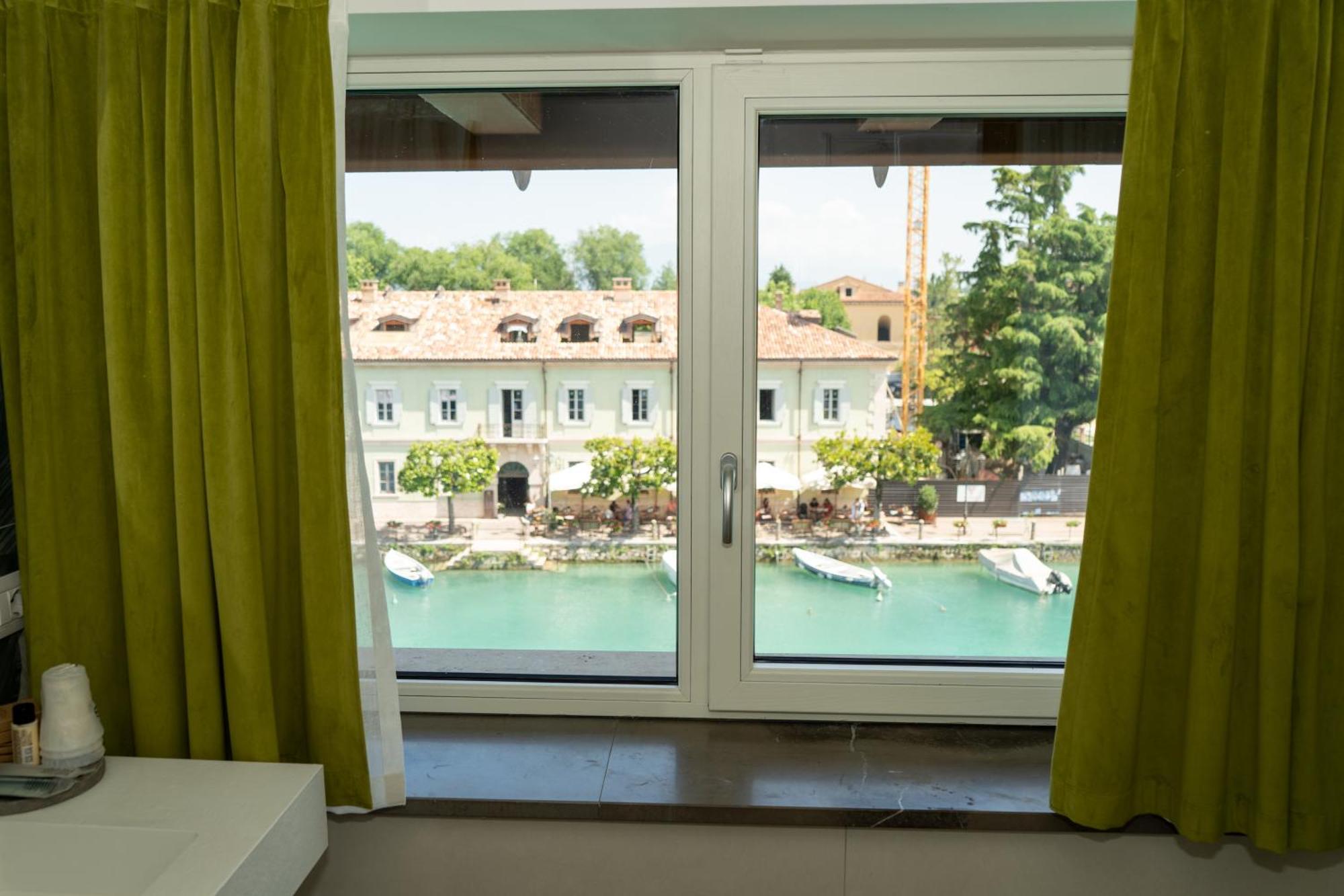 C House Rooms Lake Peschiera del Garda Zewnętrze zdjęcie